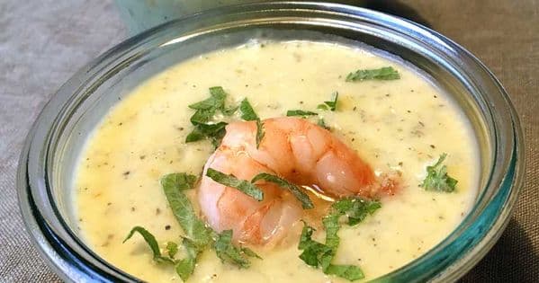 Kold Avocadosuppe med Rejer