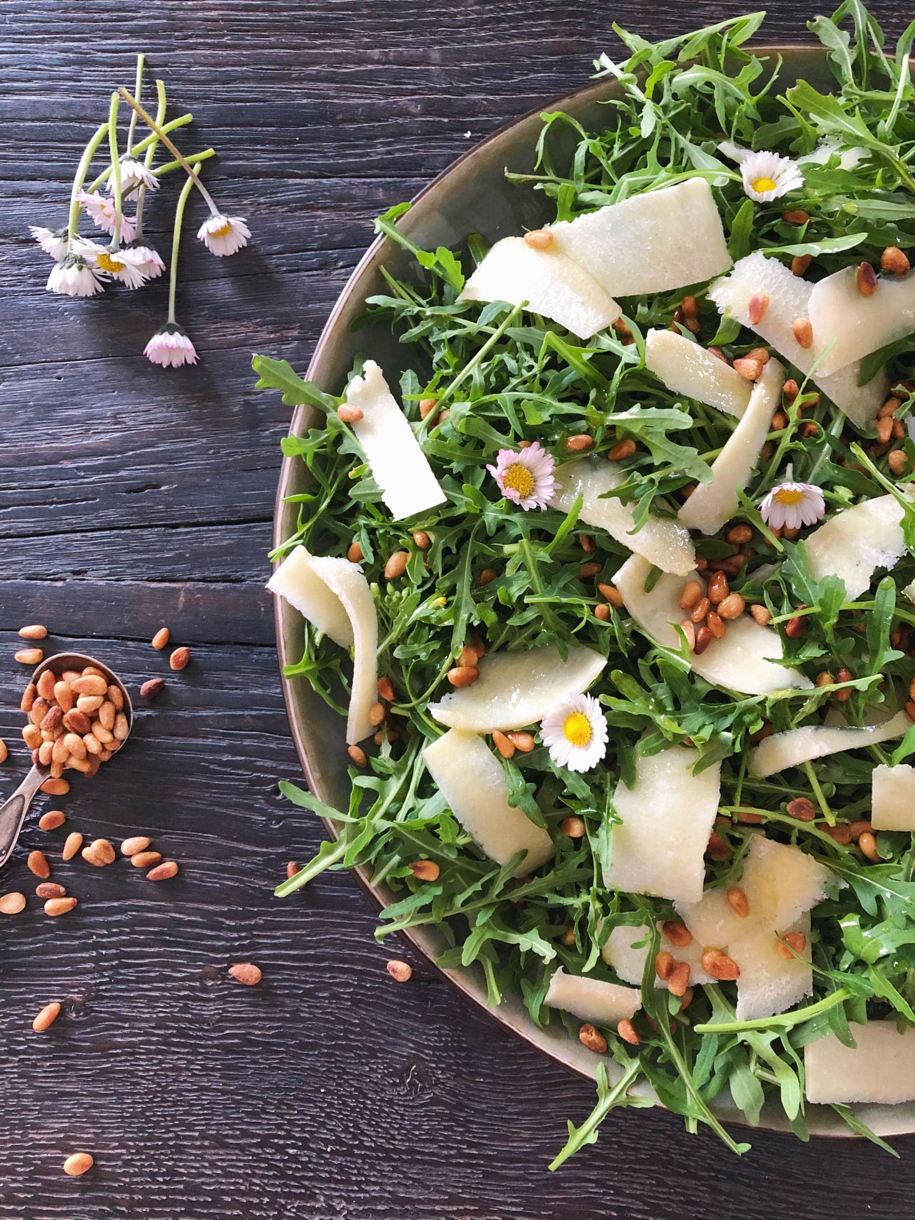 Rucolasalat med Parmesan og Pinjekerner