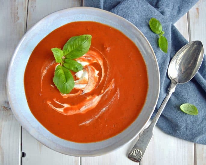 Tomatsuppe med Basilikum