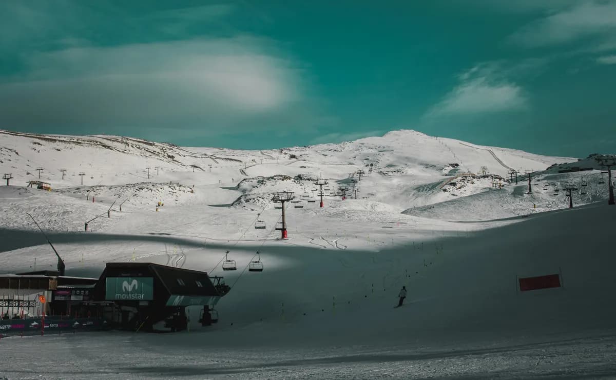Tag på ski i Sierra Nevada bjergene
